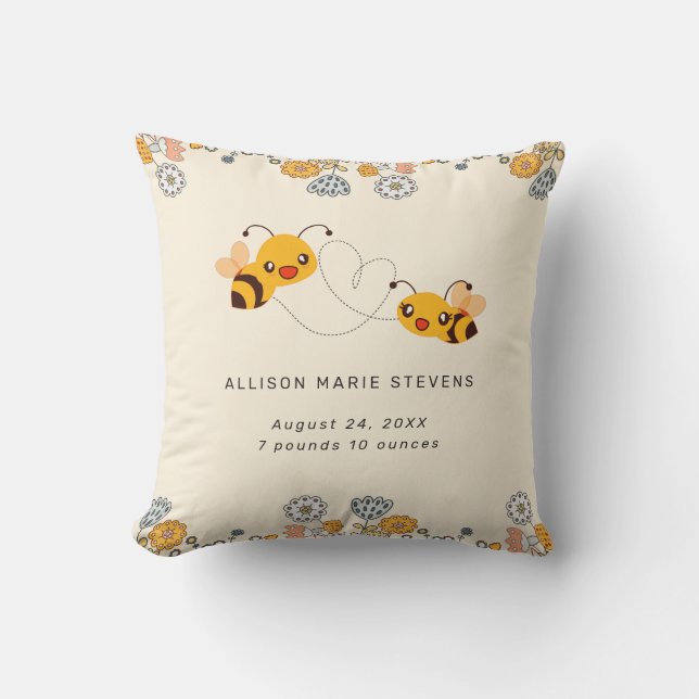 Adorable Hummelbienen & Blume Baby Birth Stats Kissen (Vorderseite)