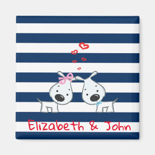 Adorable Hunde in Liebe auf gestreiftem Personalis Magnet