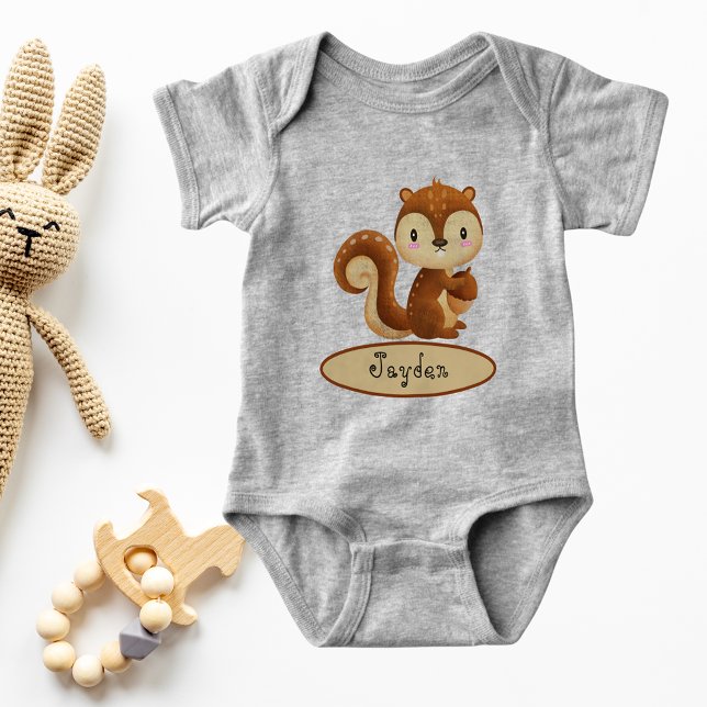 Adorable Kawaii Eichhörnchen mit Ihrem Namen Baby Strampler (Adorable Kawaii Squirrel Holding Acorn Your Name Baby Bodysuit)