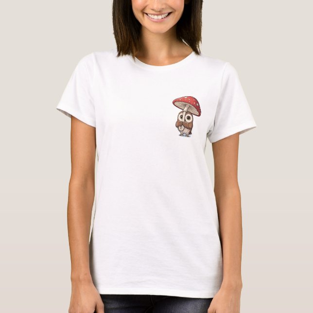 Adorable Little Owl Under Giant Red Mushroom T-Shirt (Vorderseite)