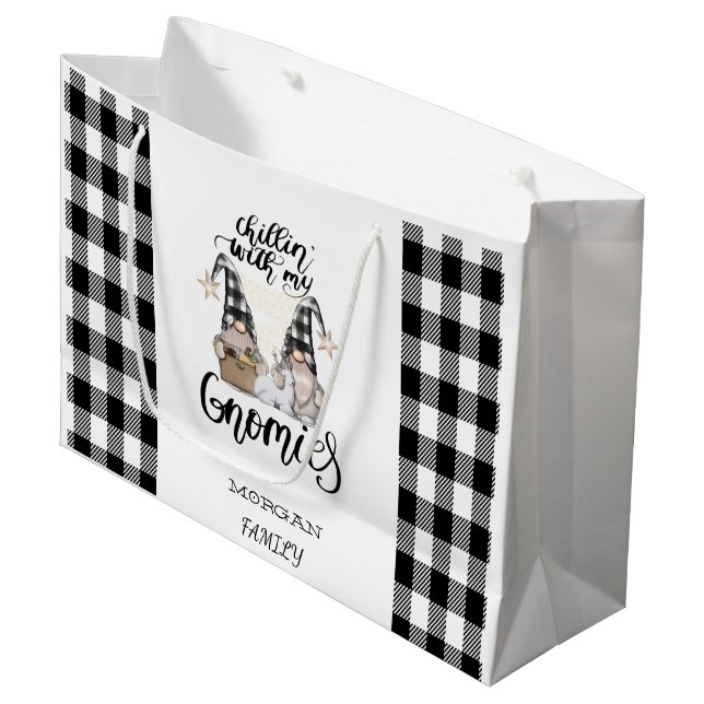Adorable Niedlich Gnomes Black Buffalo Kariert Große Geschenktüte (Vorderseite Schrägansicht)