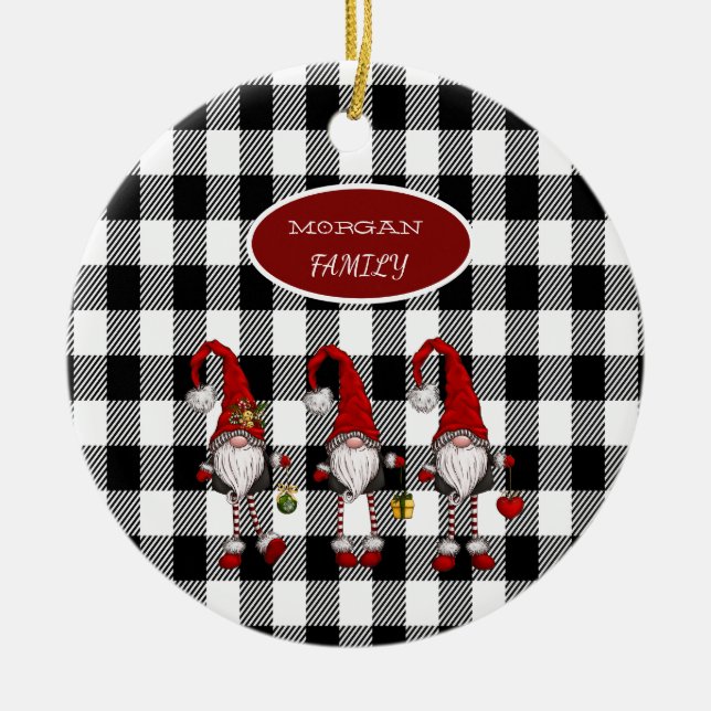 Adorable Niedlich Gnomes Buffalo Kariert Keramik Ornament (Vorne)