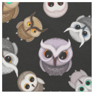 Adorable Owins auf schwarzem Hintergrund Stoff
