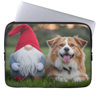 Adorable Plush Gnome and Fluffy Dog Lying in Grass Laptopschutzhülle