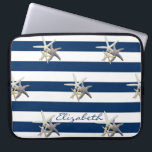 Adorable Starfish, Navy Blue Stripes Personalisier Laptopschutzhülle<br><div class="desc">Adorable lustige Seesterne auf marineblau Hintergrund.Personalisieren Sie den Namen für sich selbst oder als niedliche Geschenkidee.</div>