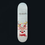 Adorable Weihnachtsmann Skateboard<br><div class="desc">Dieses Bild zeigt niedliche Rentiere. Die perfekte romantische Geschenkidee. Klicken Sie auf die Schaltfläche Anpassen,  um die Schriftart zu ändern,  Text zu verschieben und das Design weiter anzupassen.</div>