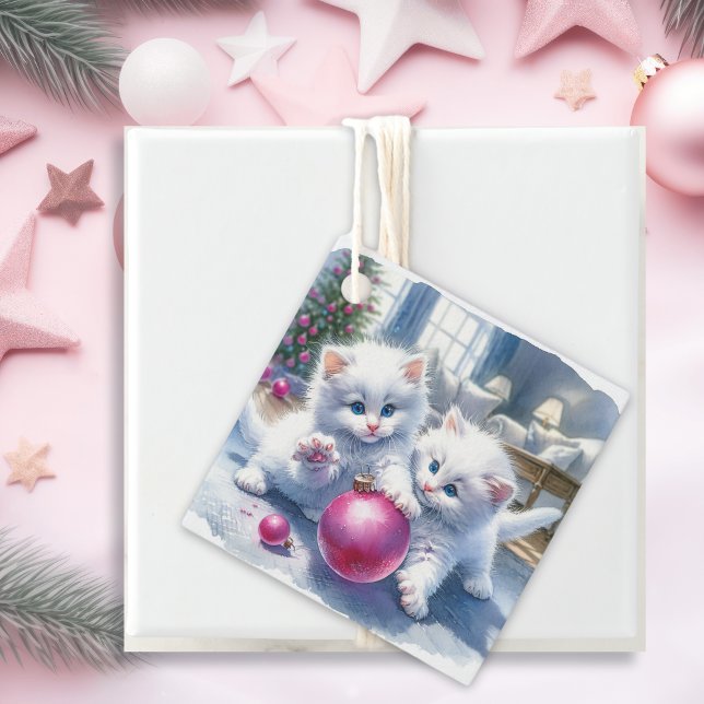 Adorable White Kittens Pink Weihnachten Geschenkanhänger (Von Creator hochgeladen)