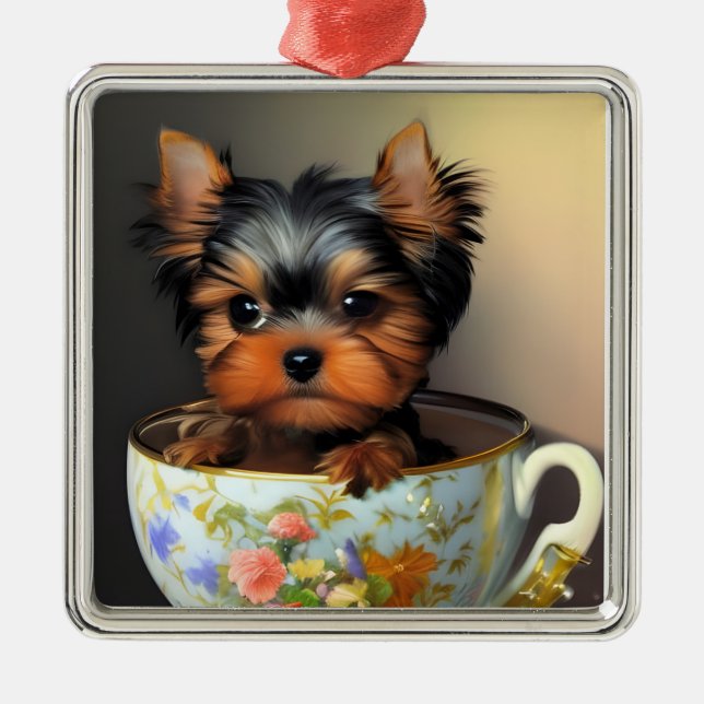 Adorable Yorkie in einem Teacup Ornament Aus Metall (Vorne)