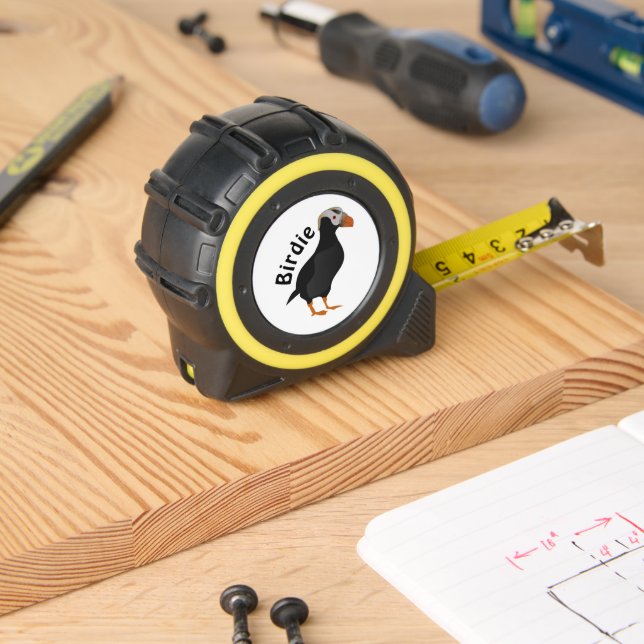 Adortable Creste Puffin Stehender Cartoon Maßband (Holzbau)