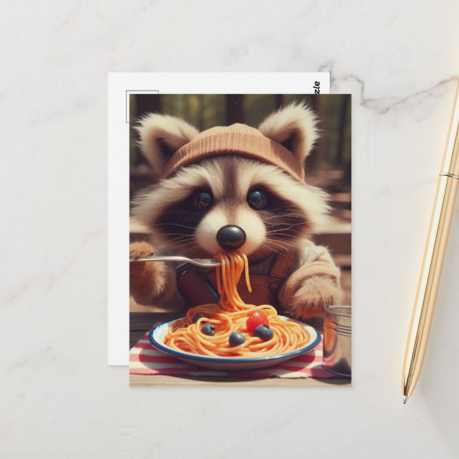 Adortable Raccoon Eats Spaghetti Postkarte (Vorderseite/Rückseite Beispiel)