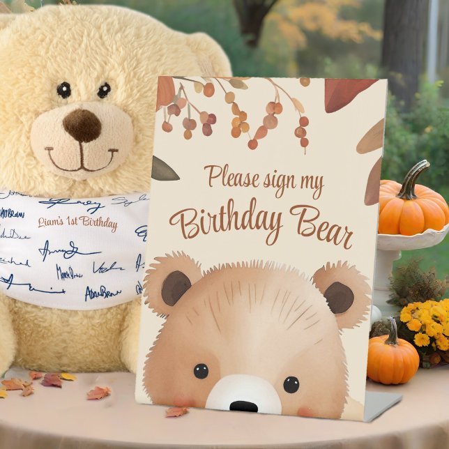 Adortable Woodland Bear First Birthday Herbst Baby Sockelschild (Fall baby's 1st birthday woodland party sign for gift table guestbook signing, cute Autumn animal)