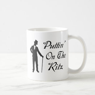 Adretter Mann Puttin auf dem Ritz Kaffeetasse