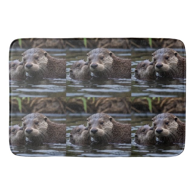 **"Adrift in Liebe: Mama und Baby Otter"*** Badematte (Vorderseite)