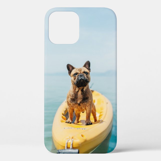 Adulter brauner, auf Kajak stehender Bulldogge Case-Mate iPhone Hülle (Rückseite)