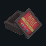 Adventskalender Weihnachtsschmuck Schmuckkiste<br><div class="desc">Fröhliche Weihnachtsabbildungen mit einem Adventskalender und bunten Weihnachtsbaumchen auf rotem Hintergrund.</div>