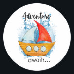 Adventure Awaits Boat Runder Aufkleber<br><div class="desc">Für alle,  die Ihr Boot mögen und auf das nächste Abenteuer warten</div>