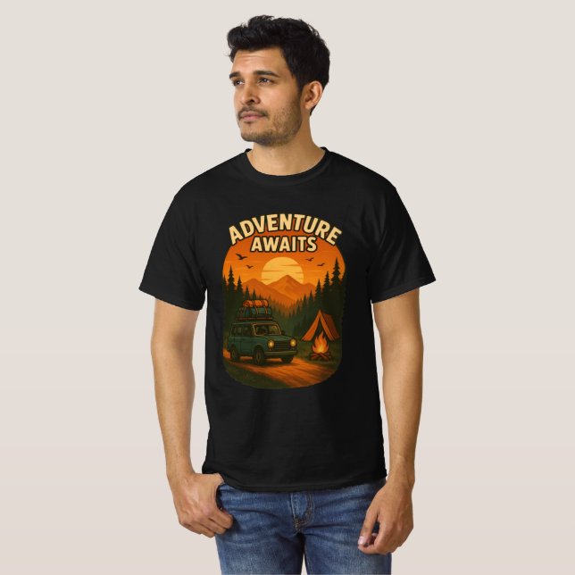 Adventure Awaits Camping T - Shirt | Wandern, Reis (Vorne ganz)