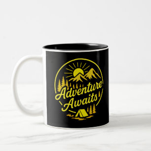 Adventure Awaits Camping Zweifarbige Tasse