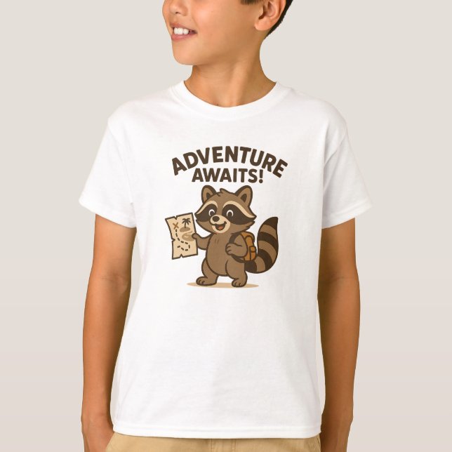 Adventure Awaits Cute Brown Raccoon Design T-Shirt (Vorderseite)