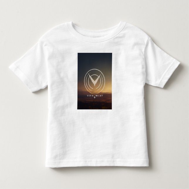 Adventure Awaits Graphic T-Shirt (Vorderseite)