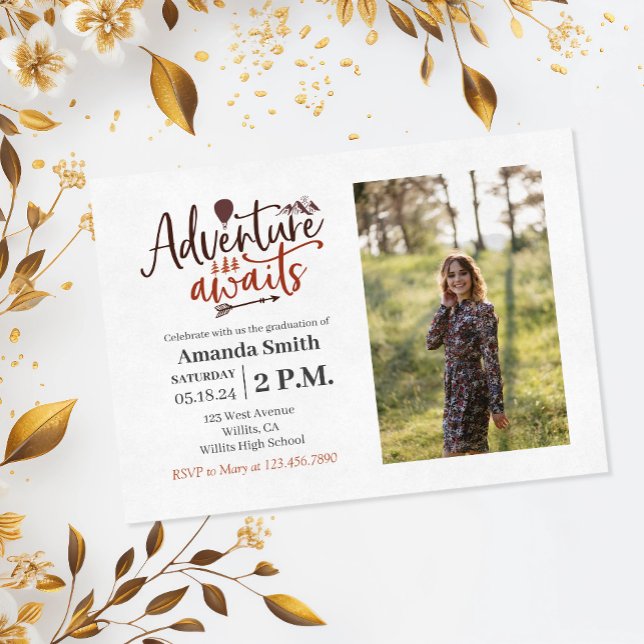 "Adventure Awaits" Outdoorsy Abschluss Foto Einladung (Von Creator hochgeladen)