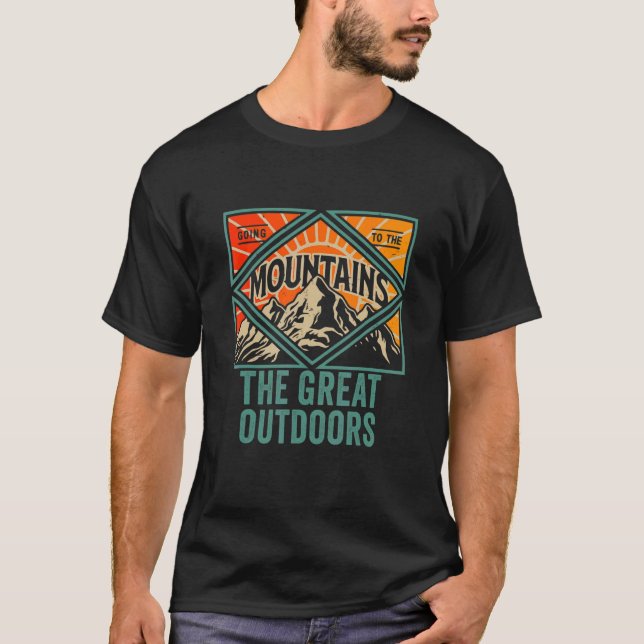 Adventure Awaits The Great Outdoors Nature Hiking  T-Shirt (Vorderseite)