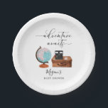 Adventure Awaits Travel Baby Shower Pappteller<br><div class="desc">Rustikales Reisethema geschlechtsneutrale Babyduschpapiertafel mit Darstellung eines Vintagen Koffern,  einer Kamera und eines Globus. Im Text steht "Abenteuer wartet."</div>