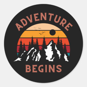 Adventure Begins Runder Aufkleber