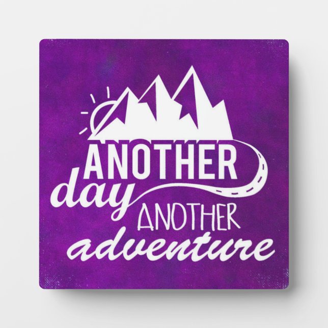 Adventure Quote - Berge im Lila Hintergrund Fotoplatte (Vorderseite)