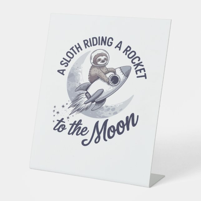 Adventure Sloth Astronaut Sockelschild (Vorderseite)