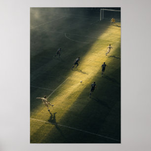 Aerial-Fußballspiel – Dramatischer goldener Schein Poster