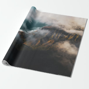 AERIELLE FOTOGRAFIE DES MIT FOG BEDECKTEN BERGES GESCHENKPAPIER