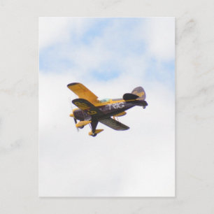 Aerobatisches Flugzeug im Flug Postkarte