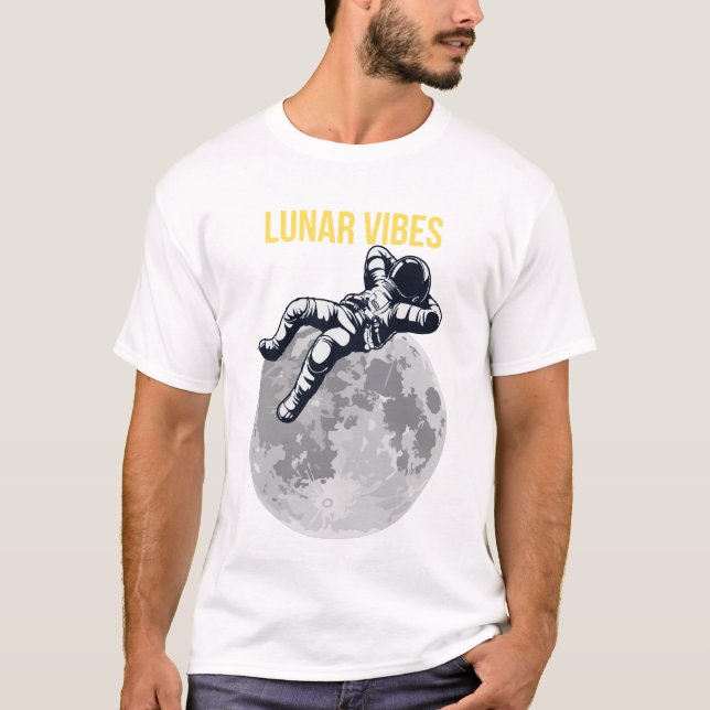 Aesthetic Astronaut Relaxing on Moon Lunar Vibes T T-Shirt (Vorderseite)