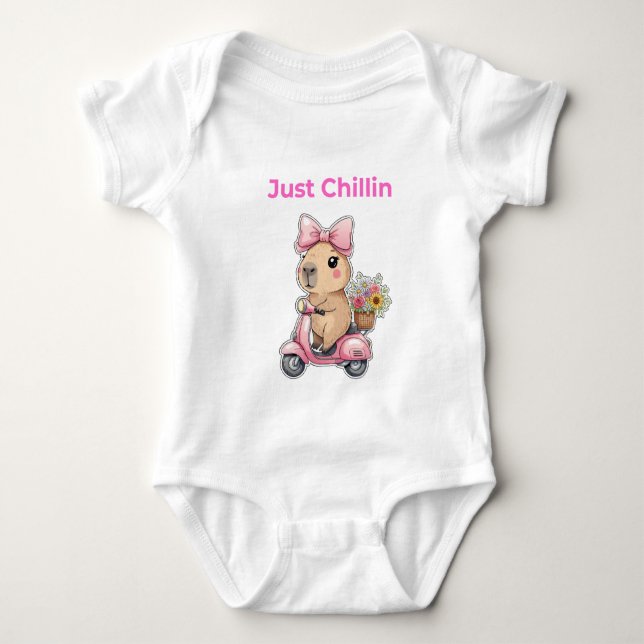 Aesthetic Capybara Just Chillin' Cute T-Shirt Baby Strampler (Vorderseite)