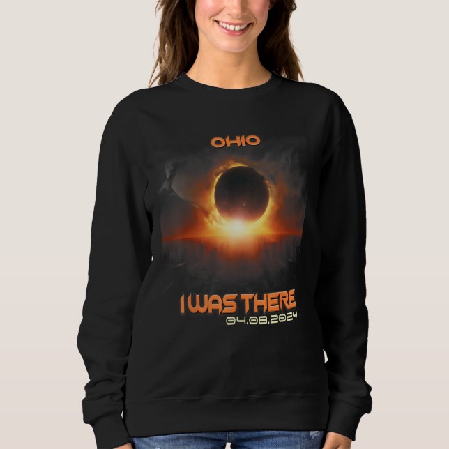 Aesthetic Cityscape Total Solar Eclipse 2024 Ohio Sweatshirt (Vorderseite)