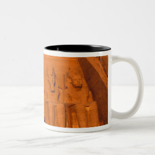 AF, Ägypten, Abu Simbel. Fassade bei Sonnenunterg Zweifarbige Tasse