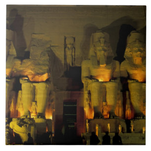 AF, Ägypten, Abu Simbel. Kolossale Figuren von Fliese