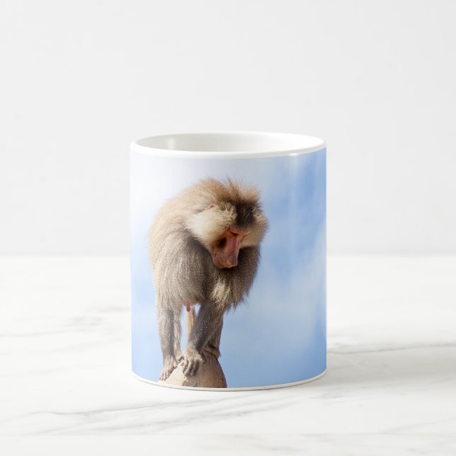 Affe Baboon auf einem Berg Kaffeetasse (Mittel)