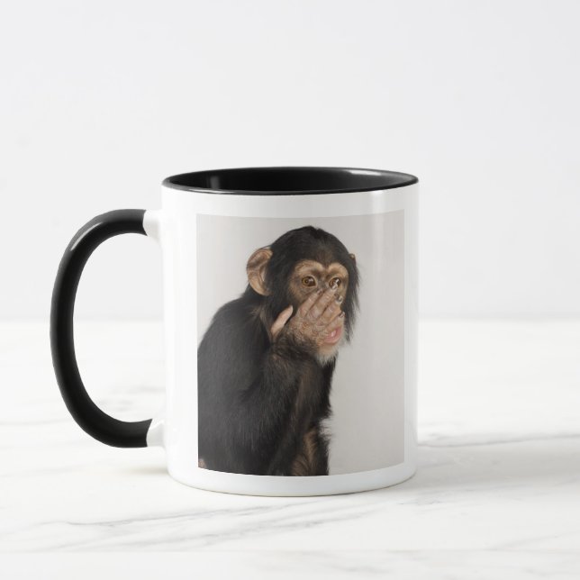Affe, der sein Gesicht reibt Tasse (Links)