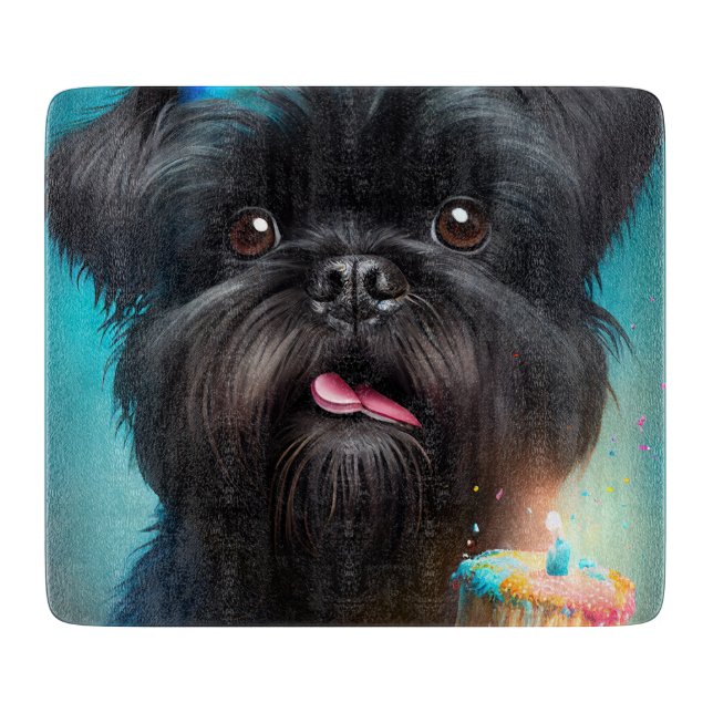 Affenpinscher feiert Geburtstagskuchen Schneidebrett (Vorderseite)