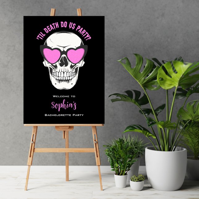 Affiche de bienvenue Black Pink Skull Bachelorette (Black and pink skull bachelorette party welcome sign.)