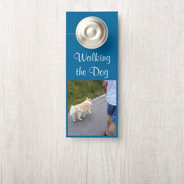 Affichette De Porte Marcher le chien / Ajouter votre photo (Sur le bouton)