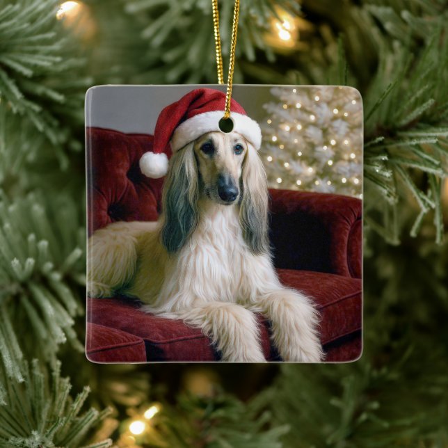 Afghanischer Hund, der einen Weihnachtshut trägt Keramikornament (Baum)