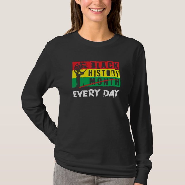 African Flag Clenched Fist Black History Month T-Shirt (Vorderseite)