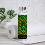 African Geometric Print Jamaican Pattern Trinkflasche<br><div class="desc">Colourful African print water bottle patterned all over in a green,  yellow and black geometric pattern. There's customisable text across the front where you can add a name or message</div>