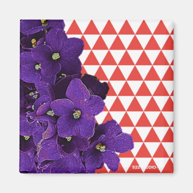 African Violet Red Pyramid Magnet (Vorne)
