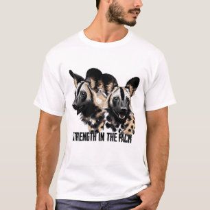 African Wild Dog Stärke in der Gruppe Illustration T-Shirt
