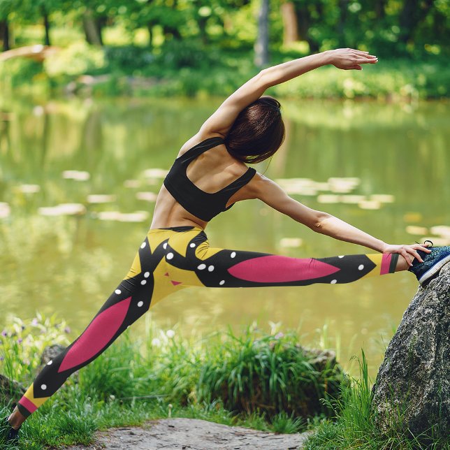African Yellow Tribal Capri Leggings (Von Creator hochgeladen)