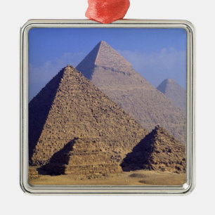 Afrika, Ägypten, Kairo, Gizeh. Große Pyramiden Ornament Aus Metall
